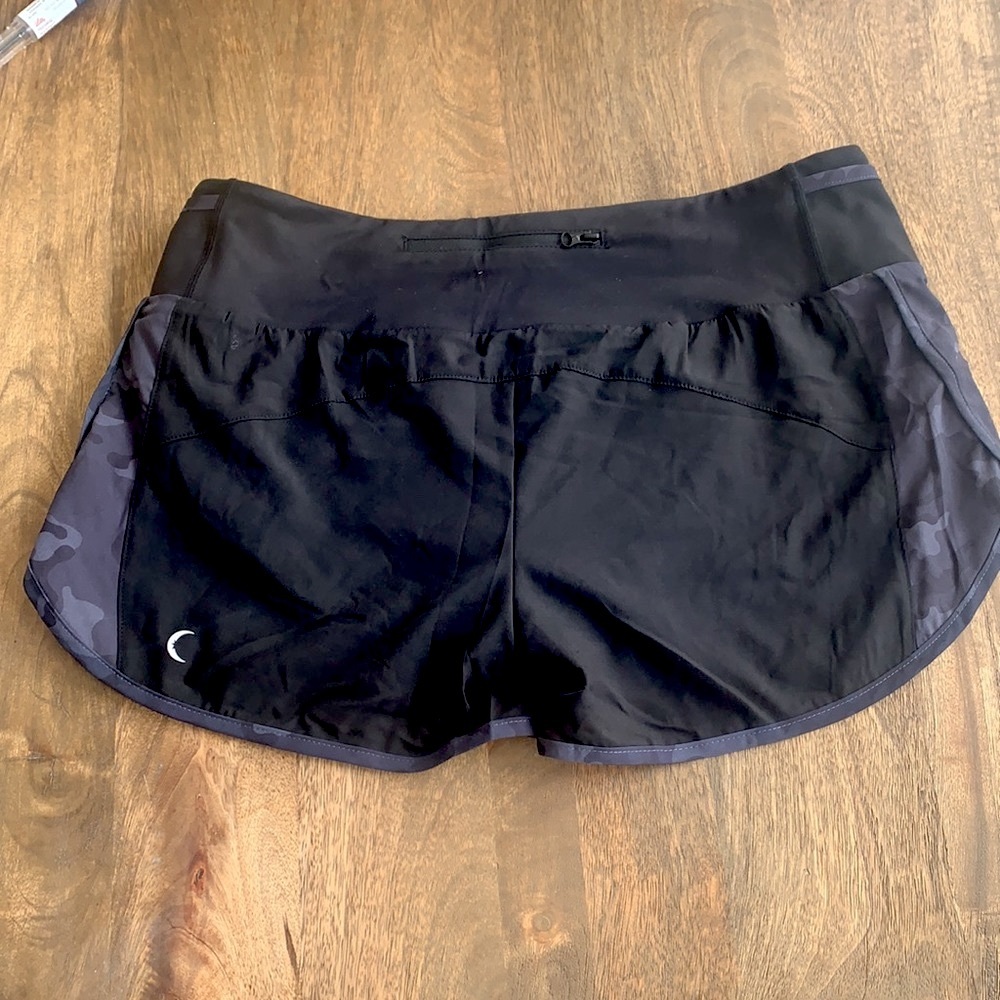 Black & Camo 5 Star Short